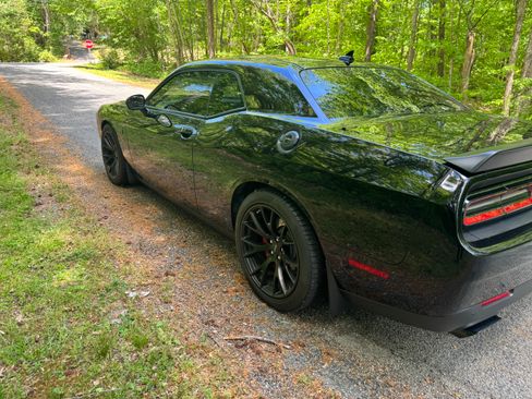 Used 2016 Dodge Challenger SRT Hellcat image 16