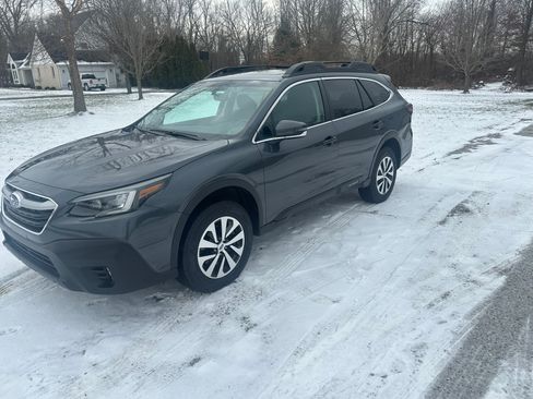 Used 2022 Subaru Outback Premium image 2