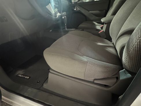 Used 2019 Nissan Frontier SV image 11