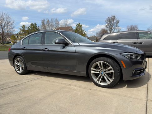 Used 2017 BMW 330i xDrive Sedan image 2