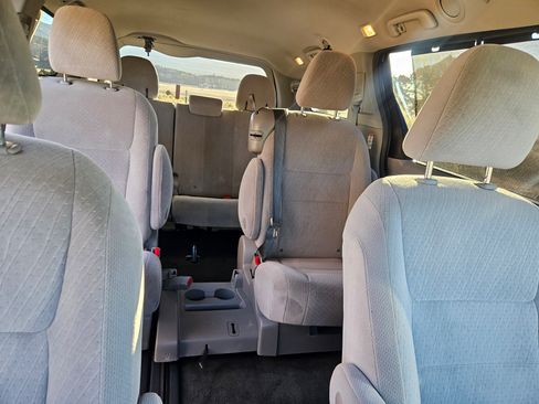 Used 2016 Toyota Sienna LE image 13