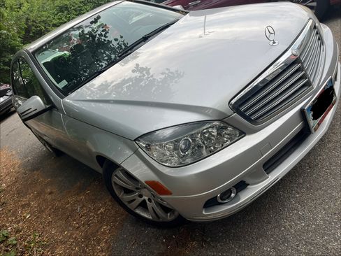 Used 2011 Mercedes-Benz C 300 4MATIC Sedan image 1