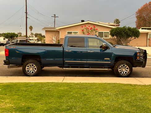 Used 2019 Chevrolet Silverado 3500 High Country w/ Duramax Plus Package image 5