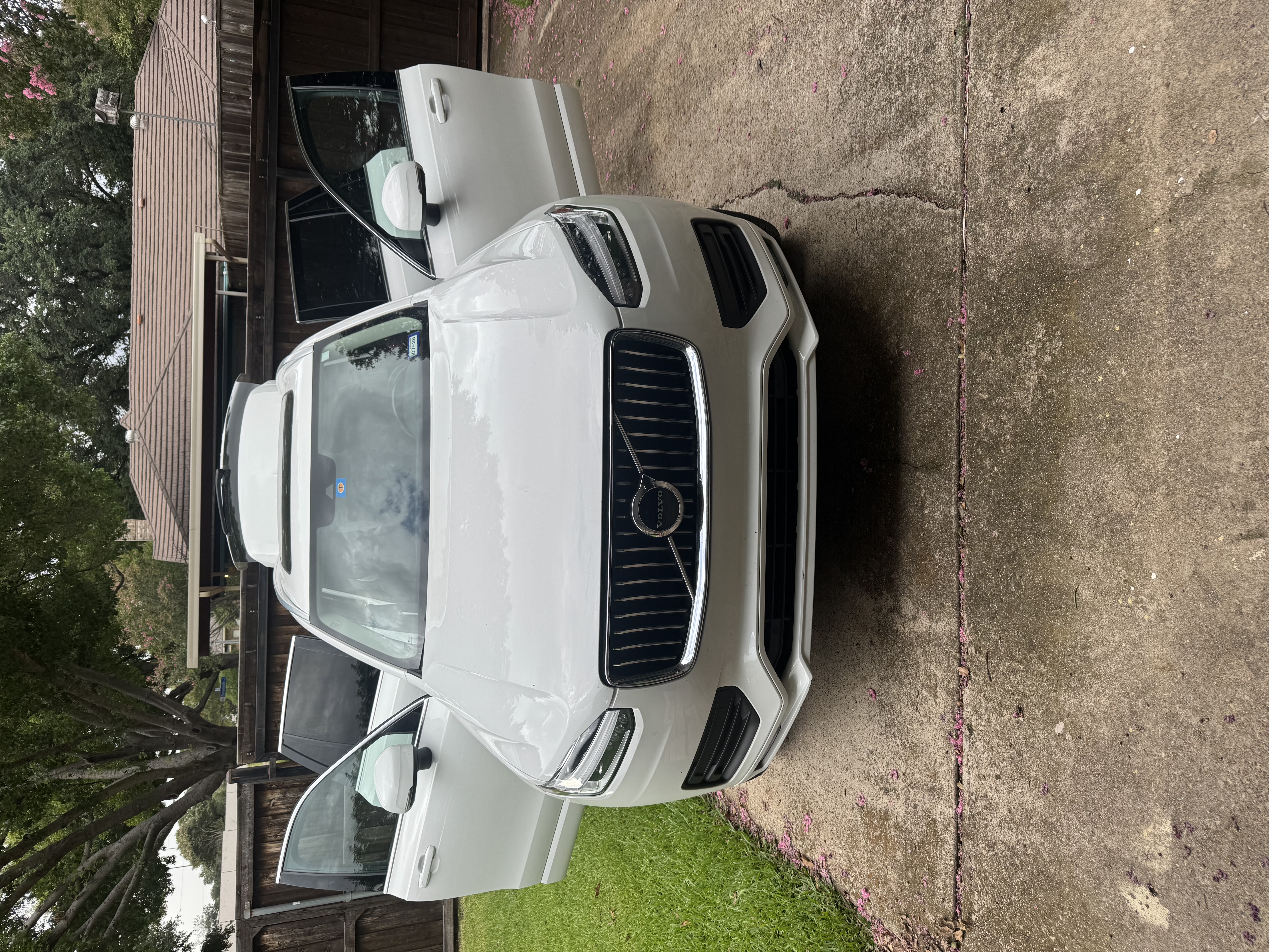 Used 2022 Volvo XC90 T5 Momentum FWD image 1