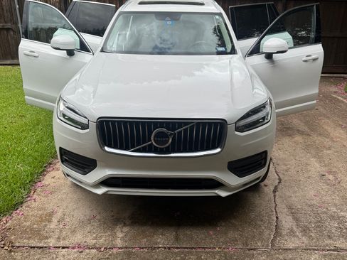 Used 2022 Volvo XC90 T5 Momentum FWD image 1