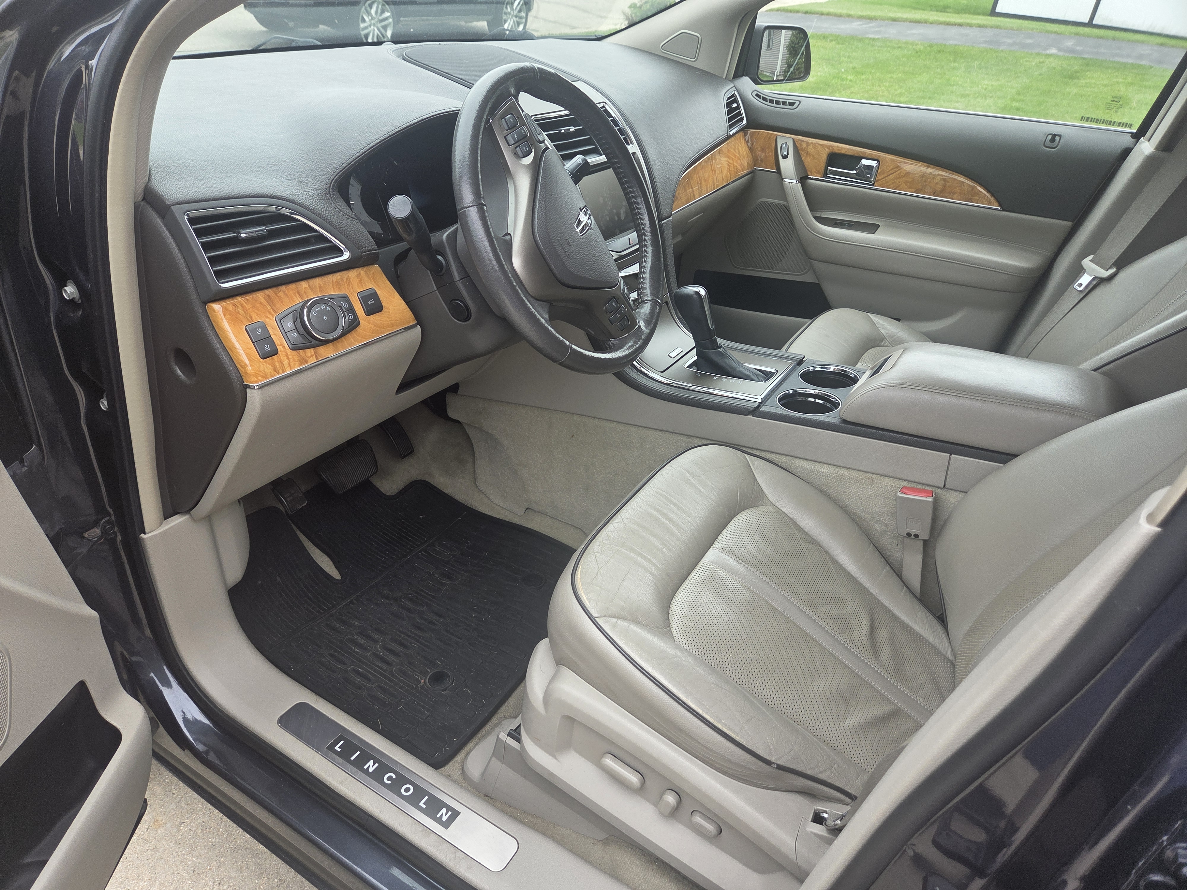 Used 2013 Lincoln MKX AWD image 11