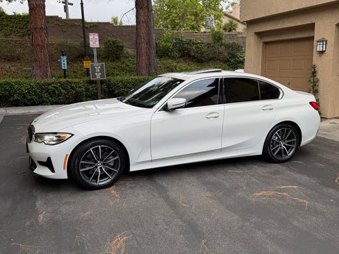 Used 2019 BMW 330i Sedan w/ Convenience Package RWD image 4