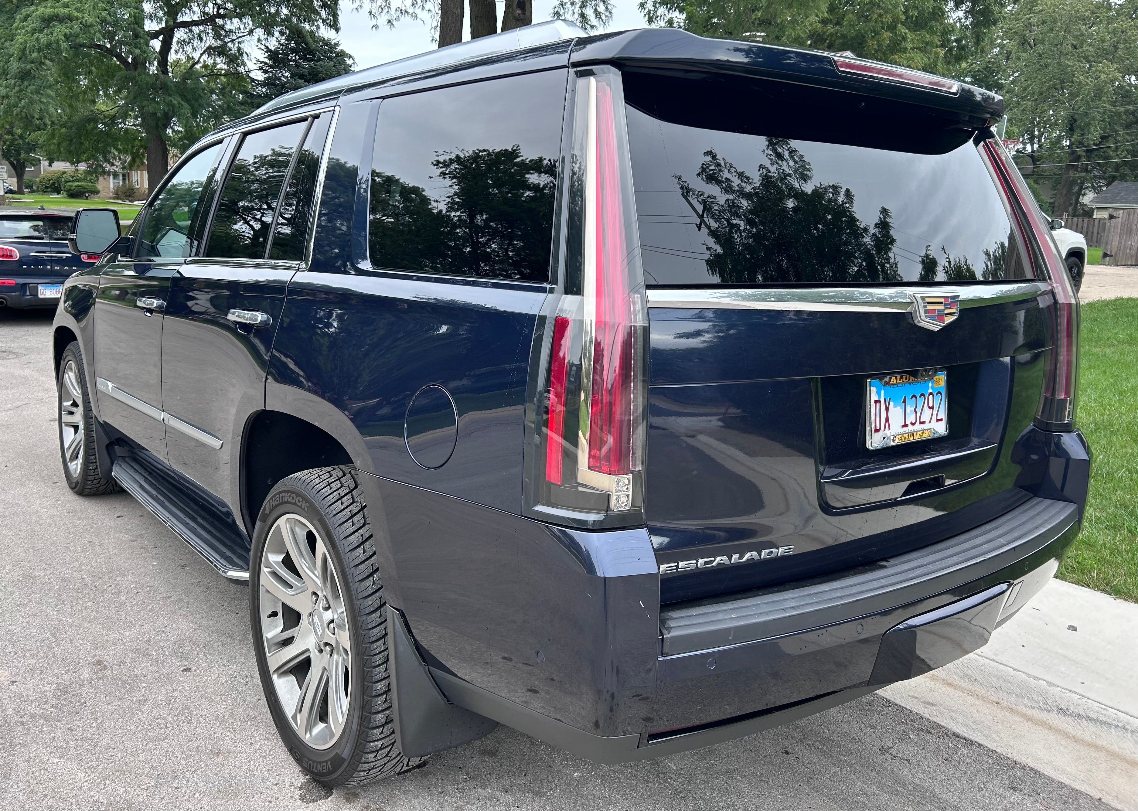 Used 2019 Cadillac Escalade Luxury AWD/4WD image 5