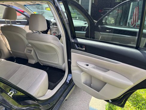 Used 2013 Subaru Outback 2.5i Premium w/ All-Weather Pkg AWD/4WD image 23