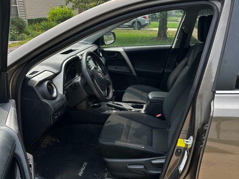Used 2015 Toyota RAV4 LE FWD image 10