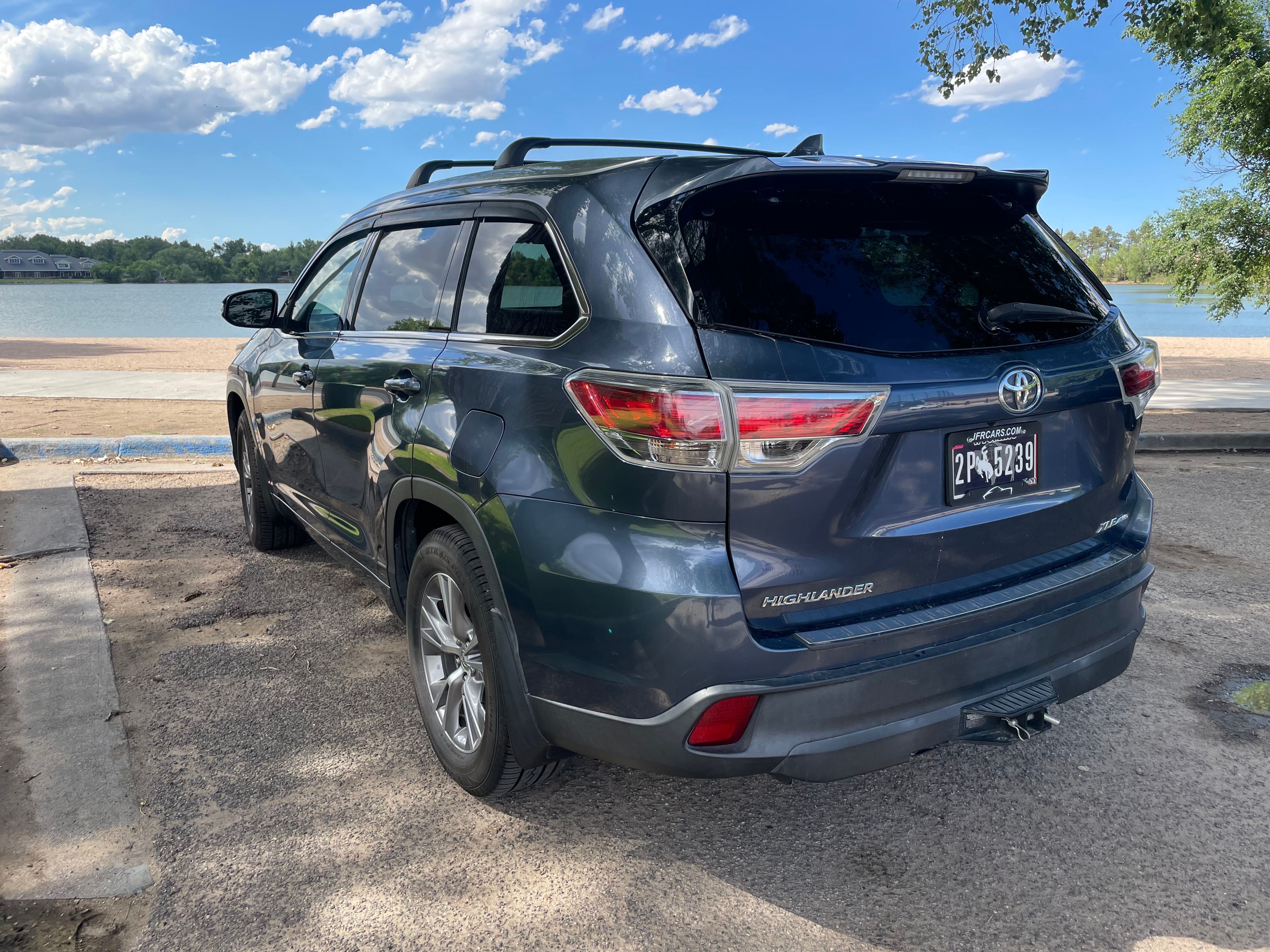 Used 2014 Toyota Highlander XLE AWD/4WD image 2