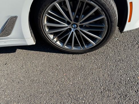 Used 2019 BMW 530i xDrive w/ Premium Package image 9