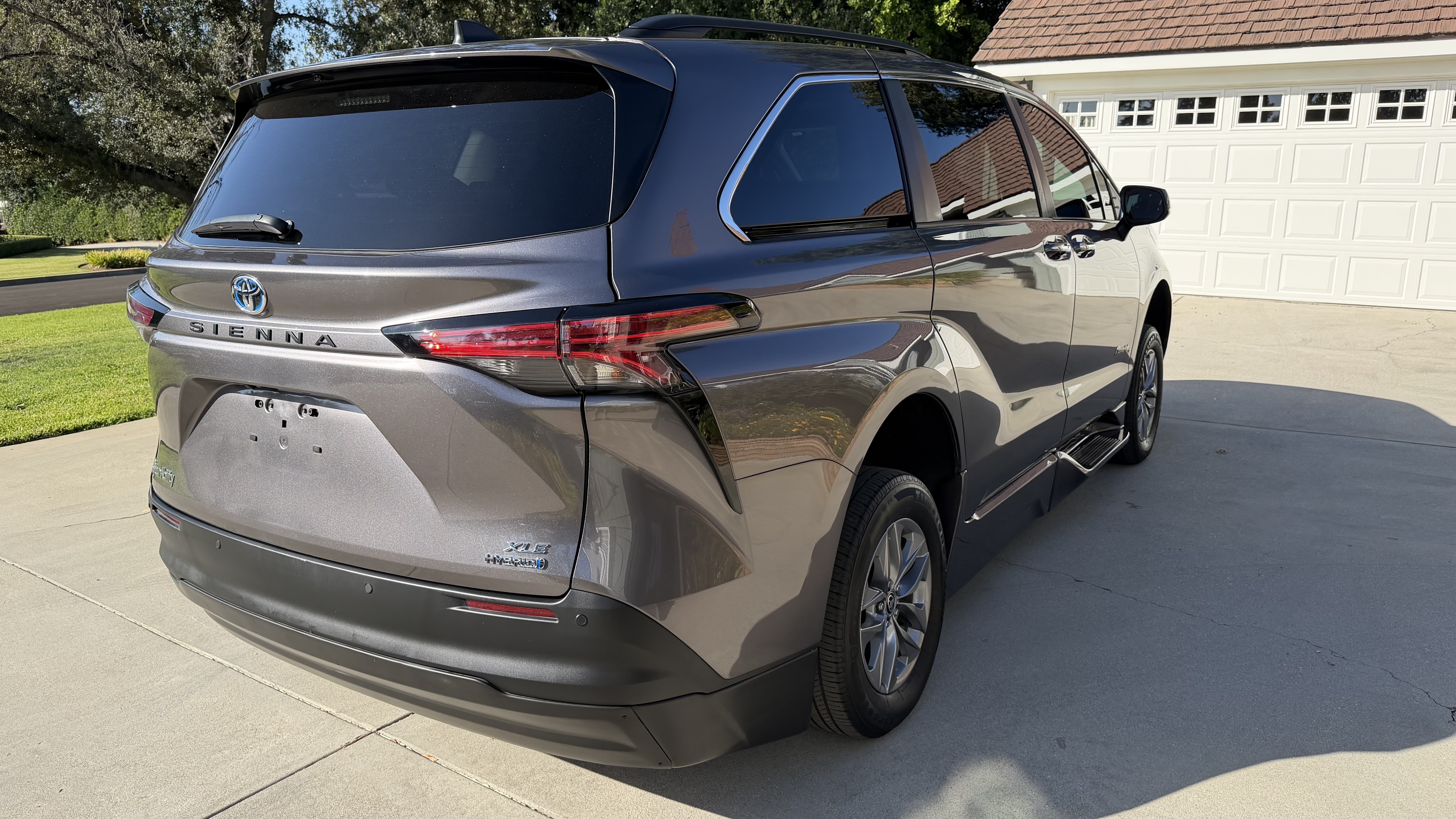 Used 2022 Toyota Sienna XLE w/ XLE Plus Package FWD image 8