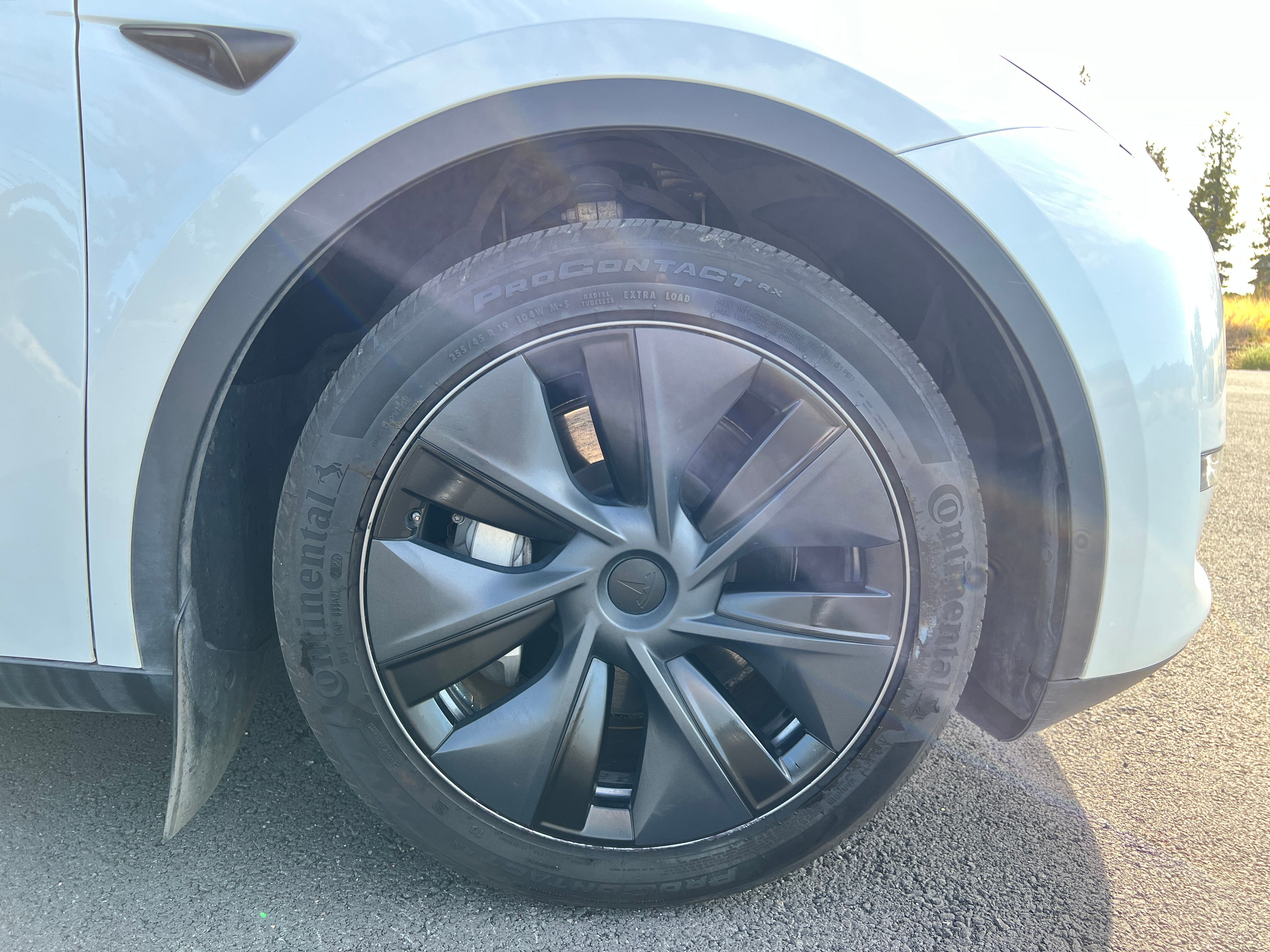 Used 2024 Tesla Model Y Long Range AWD/4WD image 15