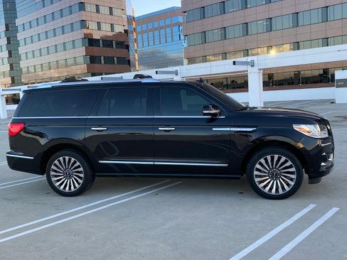 Used 2019 Lincoln Navigator L Reserve AWD/4WD image 2