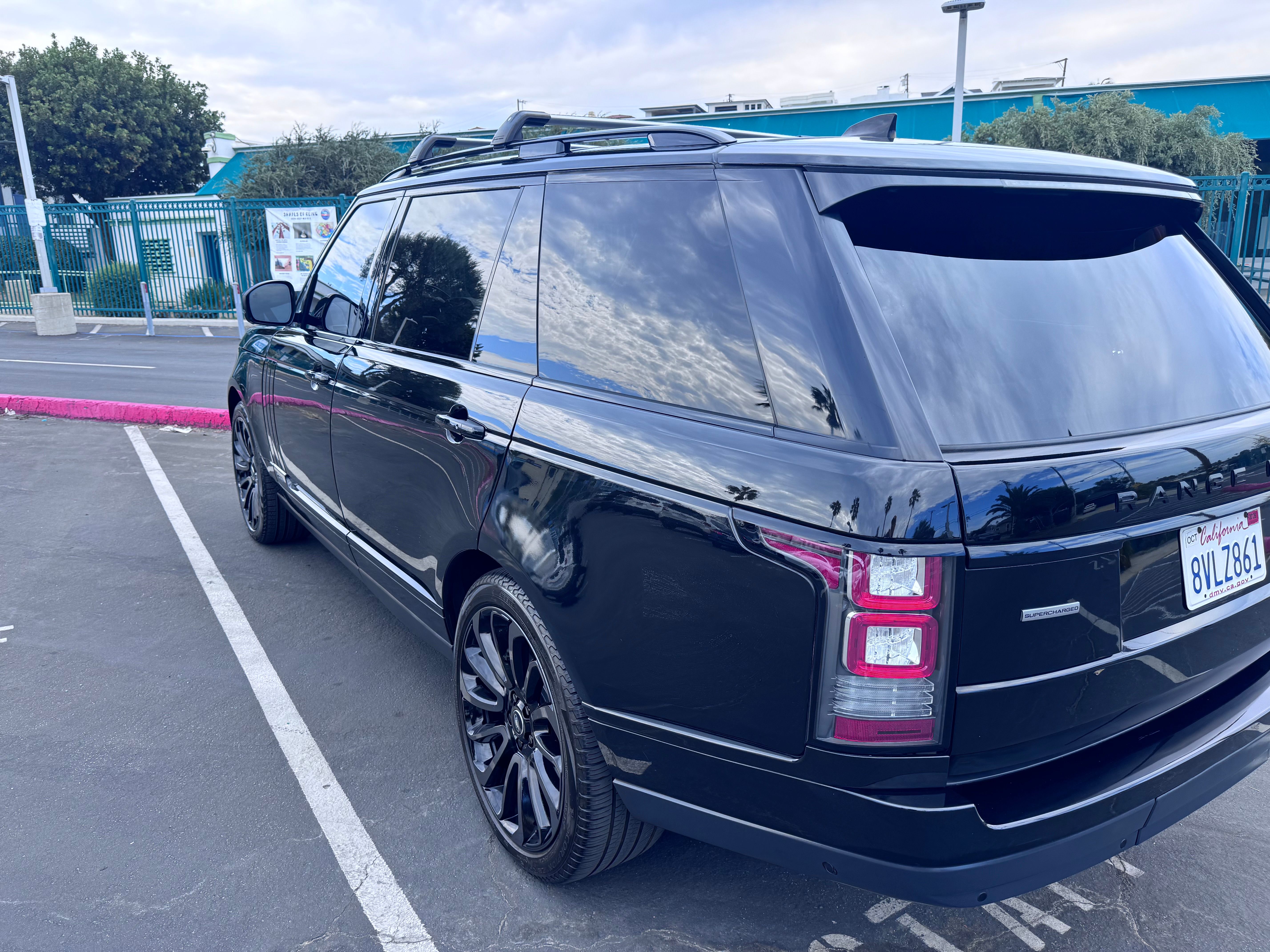 Used 2017 Land Rover Range Rover Long Wheelbase Supercharged AWD/4WD image 2