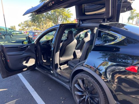 Used 2018 Tesla Model X 75D image 4