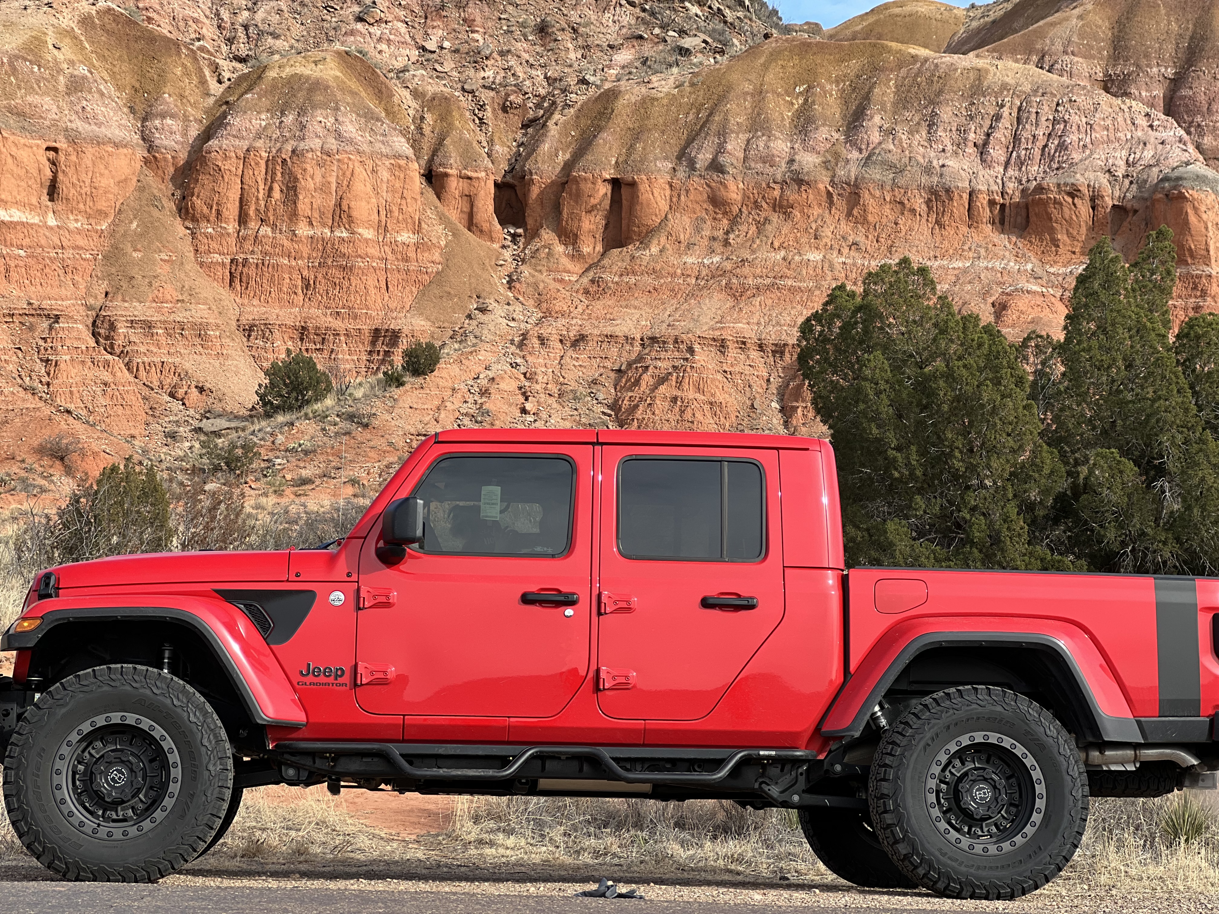 Used 2022 Jeep Gladiator Overland w/ Popular Equipment Package AWD/4WD image 2