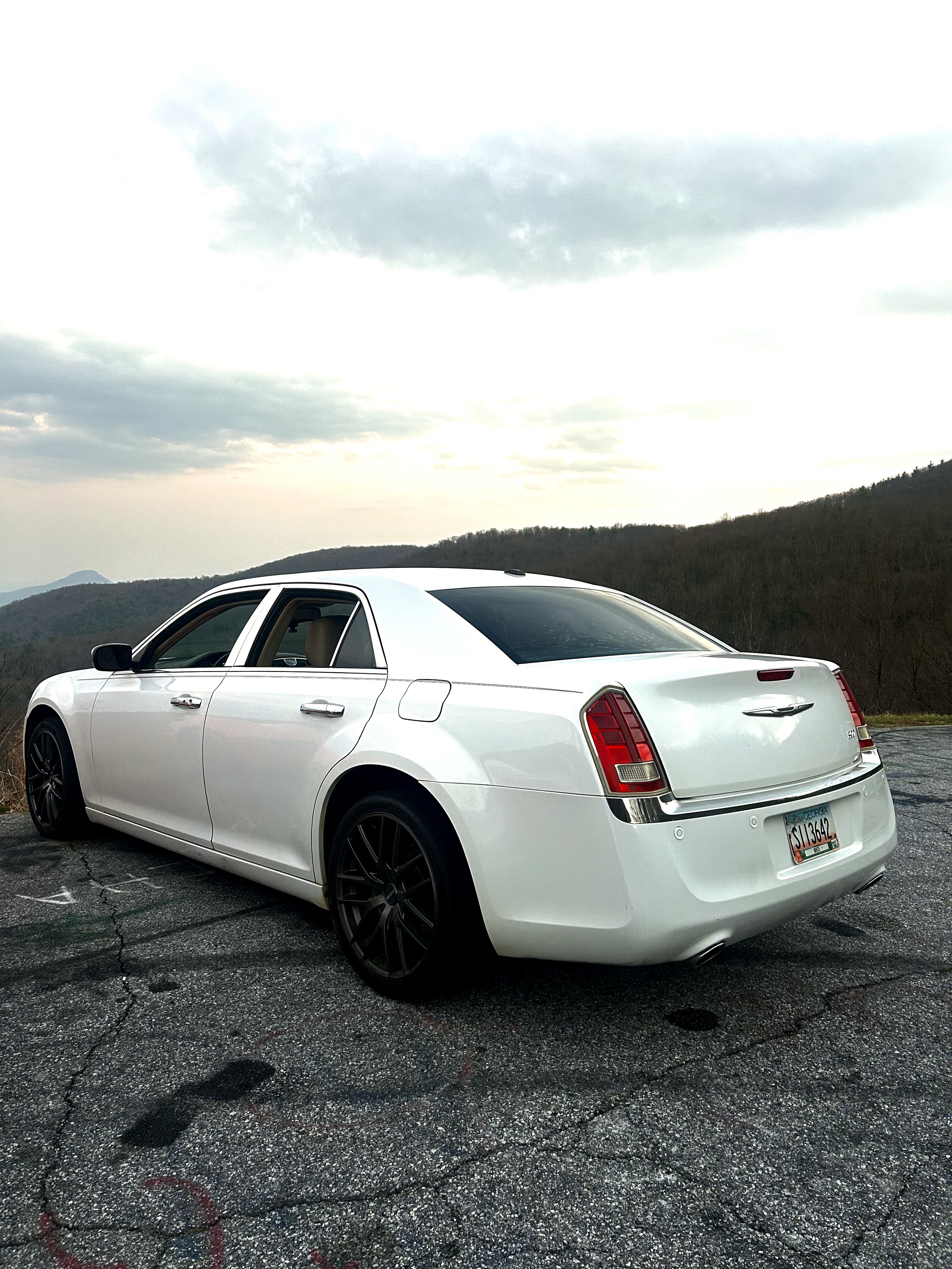 Used 2012 Chrysler 300 RWD image 4