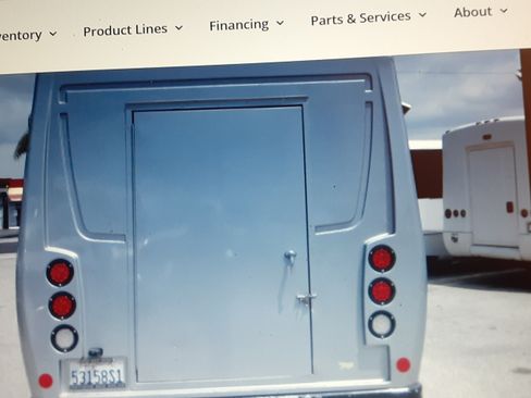 Used 2014 Chevrolet Express 3500 Cutaway Van 2D image 3