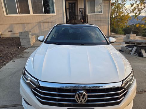 Used 2019 Volkswagen Jetta SE w/ Cold Weather Package image 10