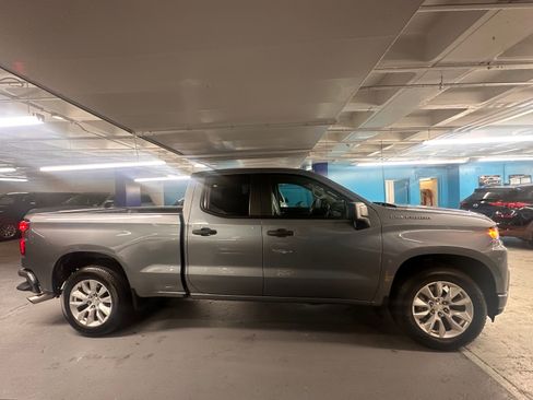 Used 2020 Chevrolet Silverado 1500 Custom w/ Custom Value Package RWD image 6