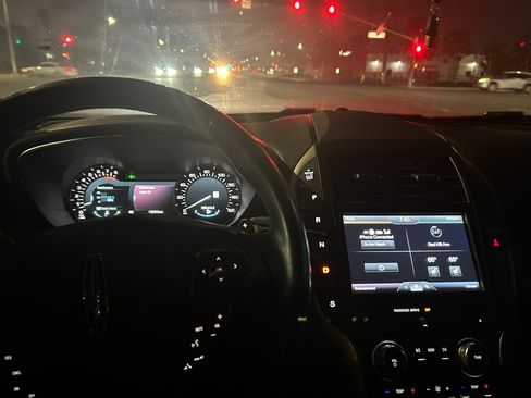 Used 2015 Lincoln MKC FWD w/ Equipment Group 101A Select image 24