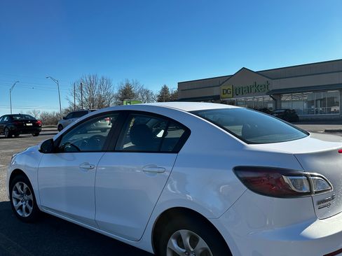 Used 2013 MAZDA MAZDA3 i Sport image 8