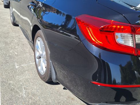 Used 2018 Honda Accord LX image 10