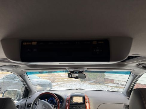 Used 2010 Toyota Sienna XLE Limited image 16