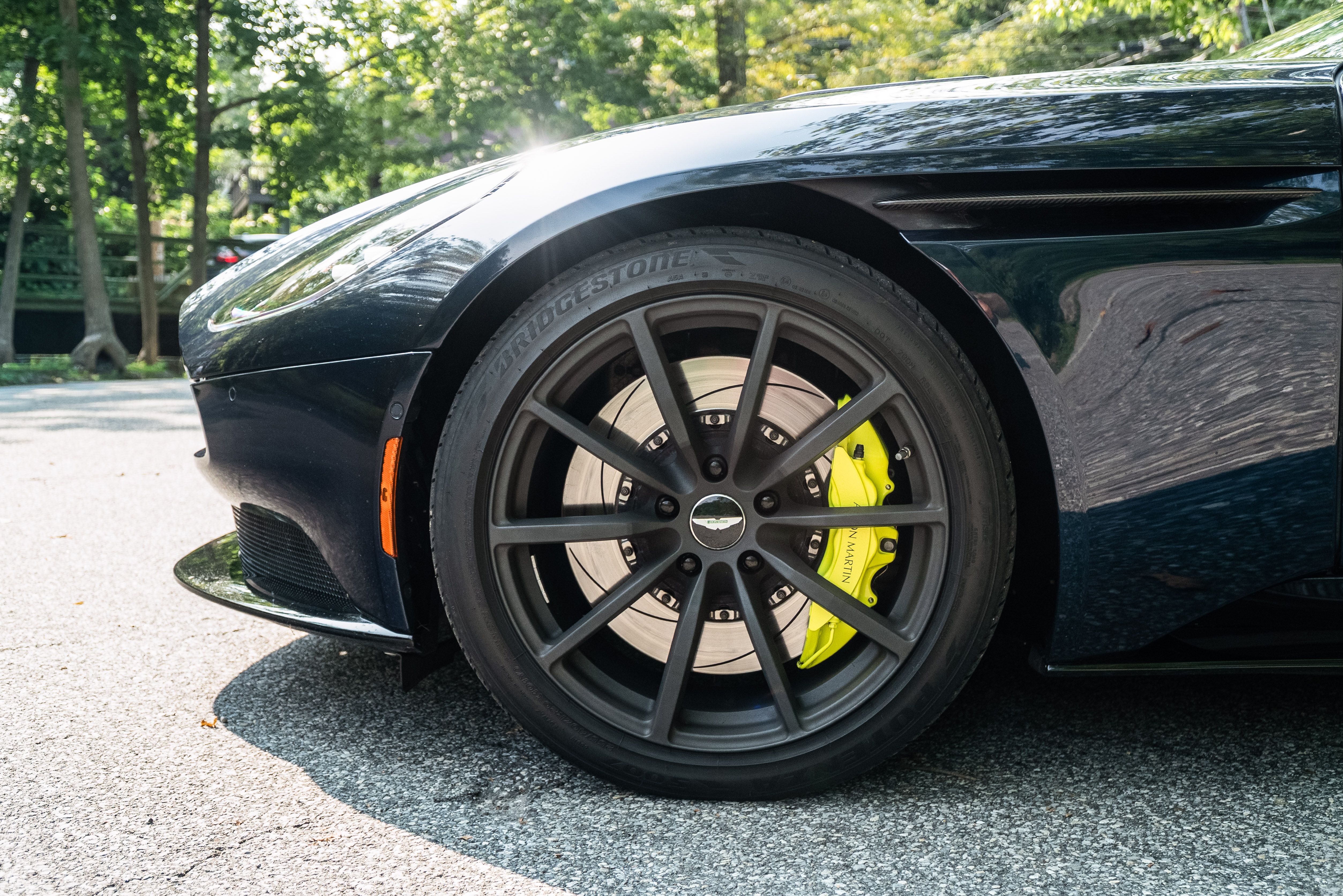 Used 2019 Aston Martin DB11 AMR RWD image 6