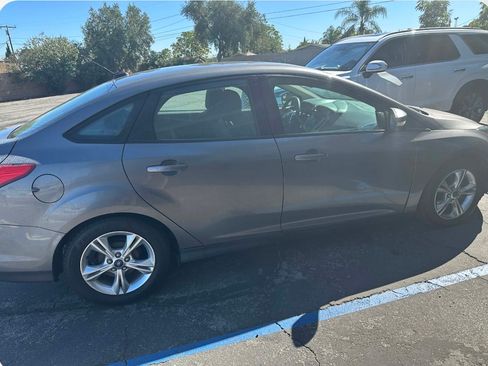 Used 2014 Ford Focus SE image 2