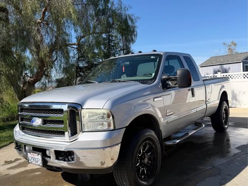 Used 2005 Ford F350 XLT image 1