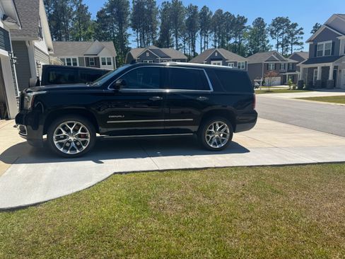 Used 2020 GMC Yukon Denali w/ Open Road Package AWD/4WD image 2