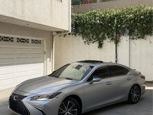 Used 2025 Lexus ES 300h w/ Premium Package FWD image 4