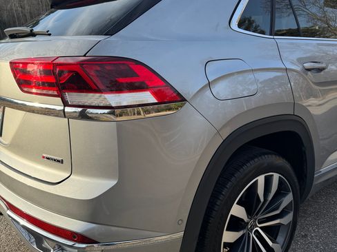 Used 2021 Volkswagen Atlas Cross Sport SEL Premium image 5