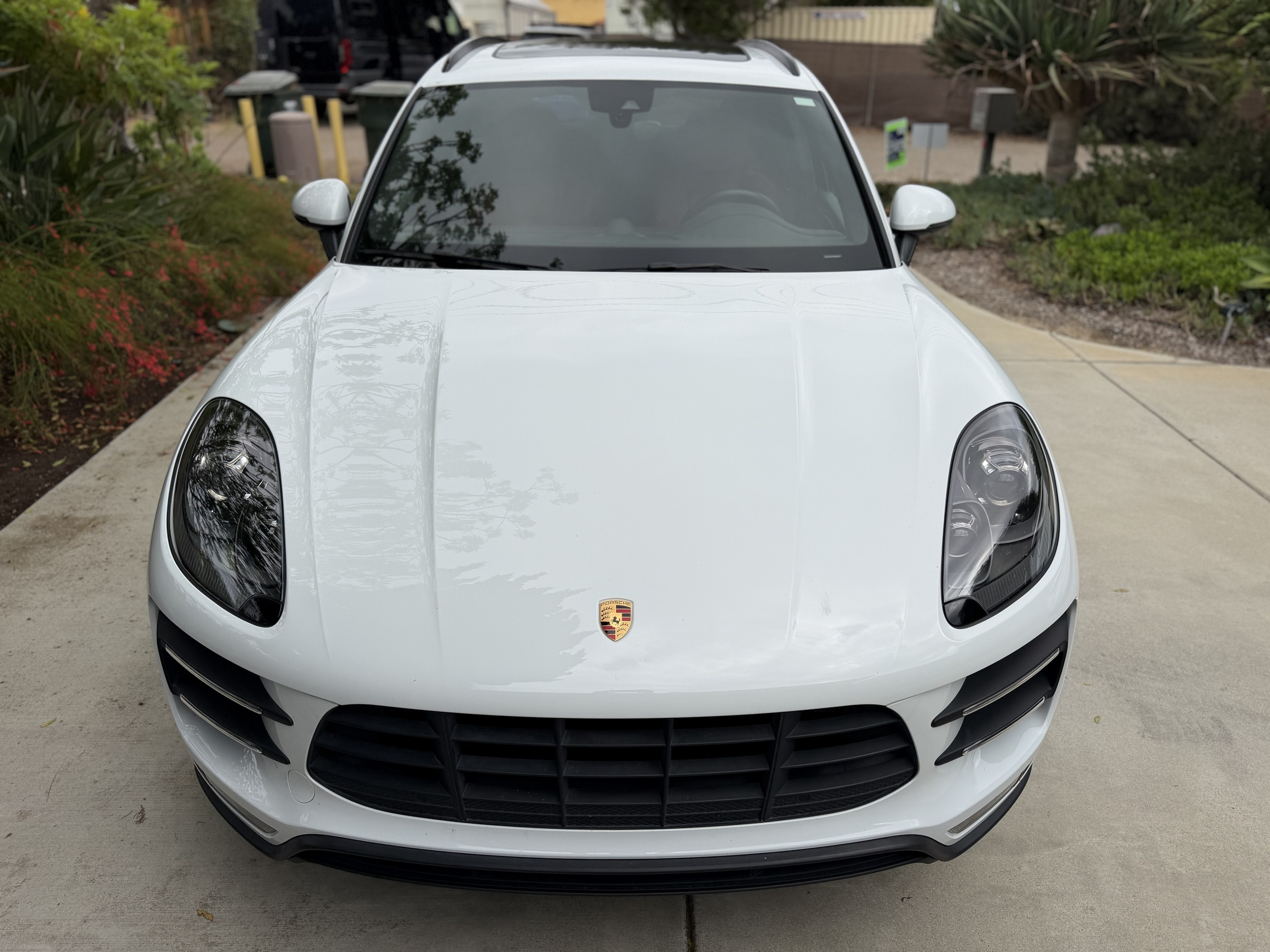 Used 2018 Porsche Macan Turbo AWD/4WD image 2