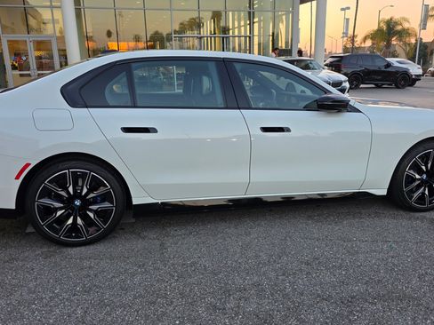 Used 2024 BMW i7 M70 w/ Premium Package image 5