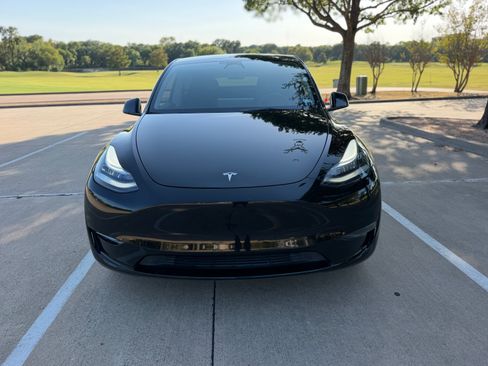 Used 2023 Tesla Model Y Long Range AWD/4WD image 2
