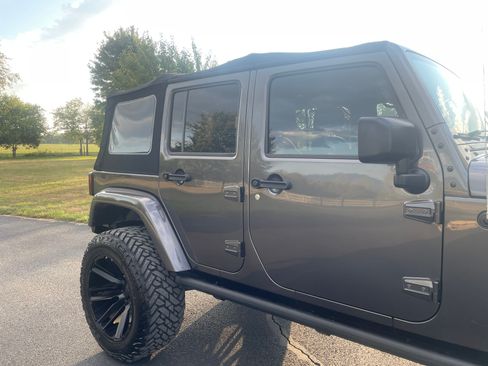 Used 2016 Jeep Wrangler Unlimited Sahara w/ Connectivity Group image 6