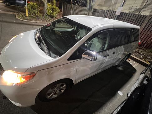 Used 2015 Toyota Sienna L image 16