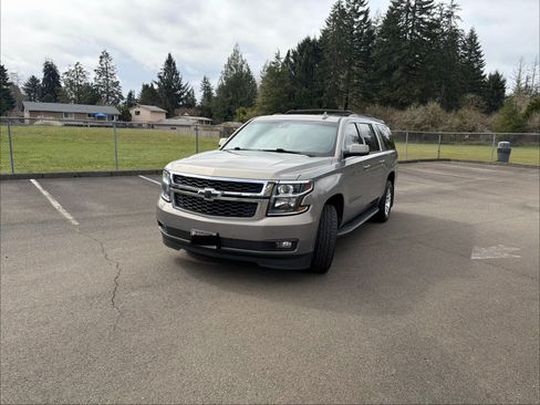 Used 2017 Chevrolet Suburban LT image 1