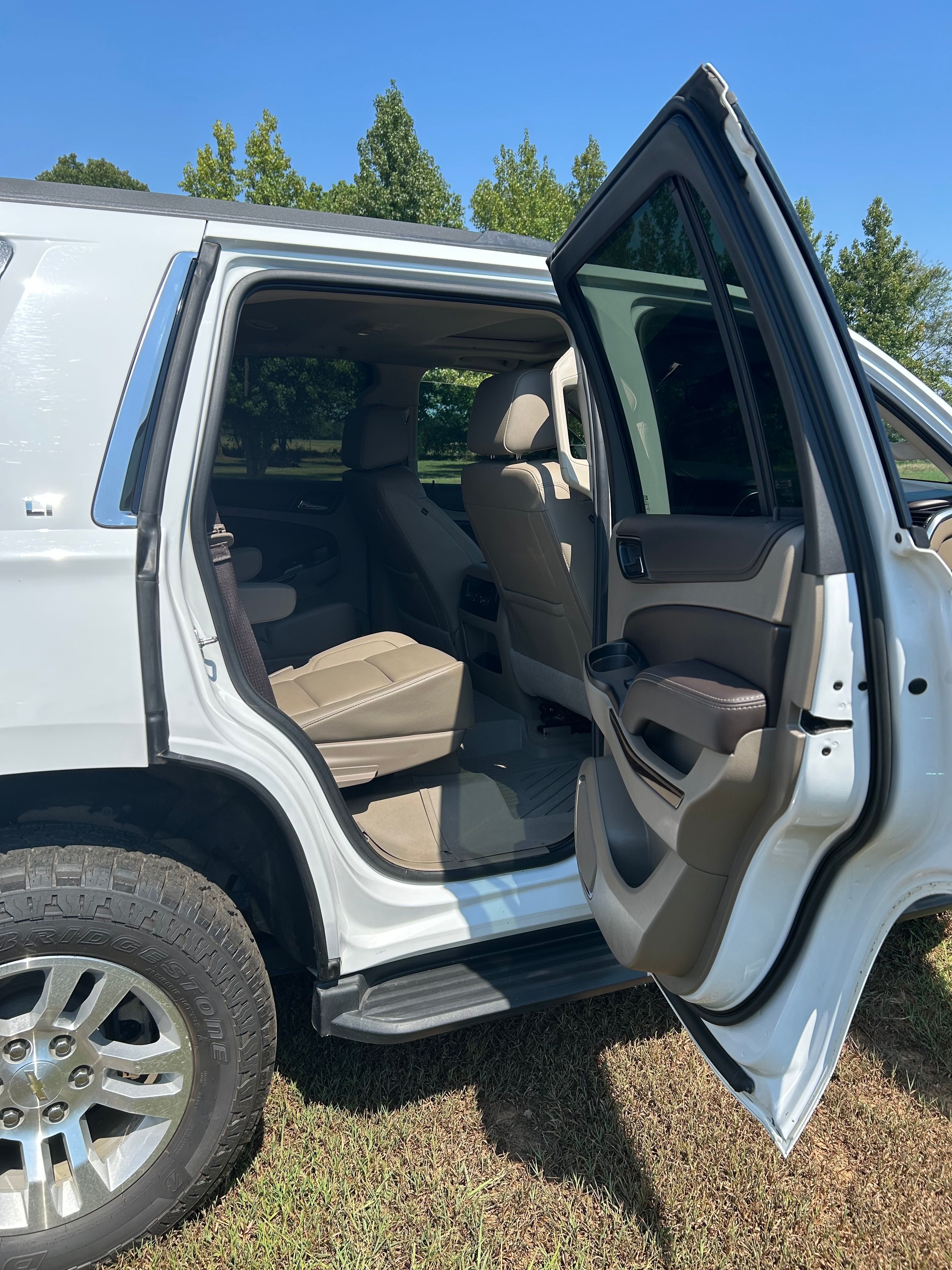 Used 2020 Chevrolet Tahoe LT w/ Luxury Package AWD/4WD image 11