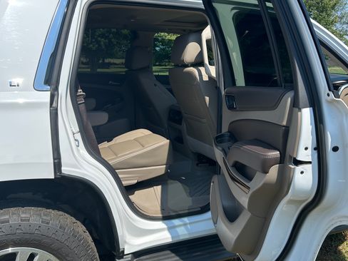 Used 2020 Chevrolet Tahoe LT w/ Luxury Package AWD/4WD image 11