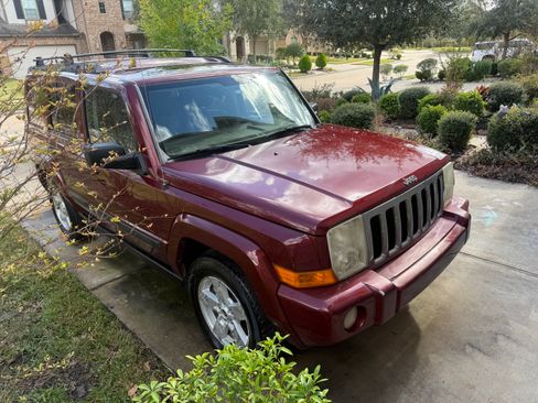 Used 2008 Jeep Commander Sport image 1