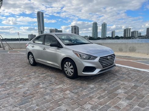 Used 2019 Hyundai Accent SE image 1