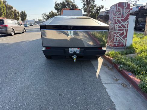 Used 2024 Tesla Cybertruck AWD Crew Cab image 6