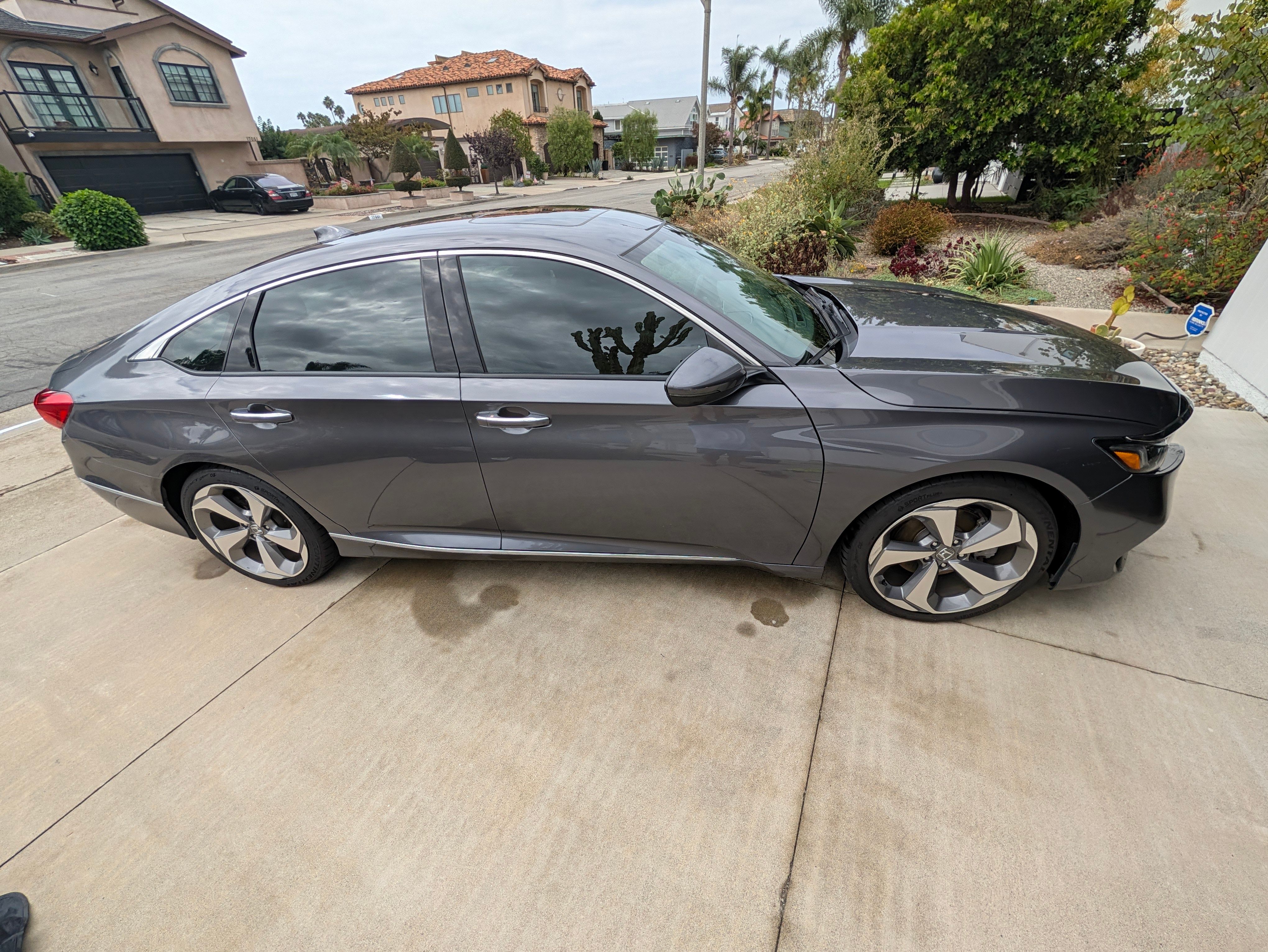 Used 2018 Honda Accord Touring image 1