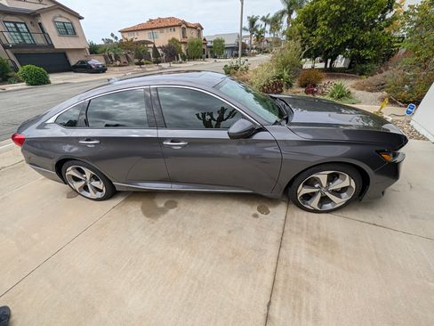 Used 2018 Honda Accord Touring image 1