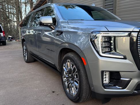 Used 2023 GMC Yukon XL Denali Ultimate image 9
